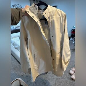 Vuori women’s Cream Hooded Raincoat